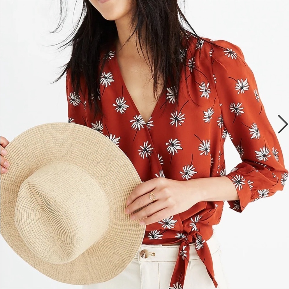 Madewell Silk Wrap tie waist Top in Fresh Daisies Size small